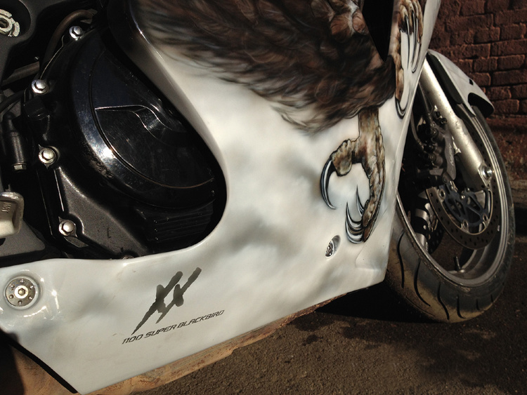Аэрография и покраска мотоцикла Honda CBR1100XX BlackBird