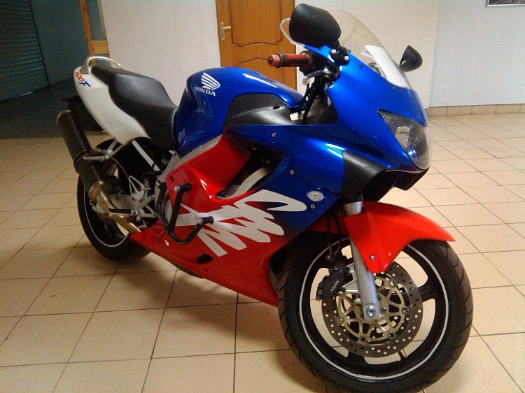 Покраска Honda CBR 600 F4
