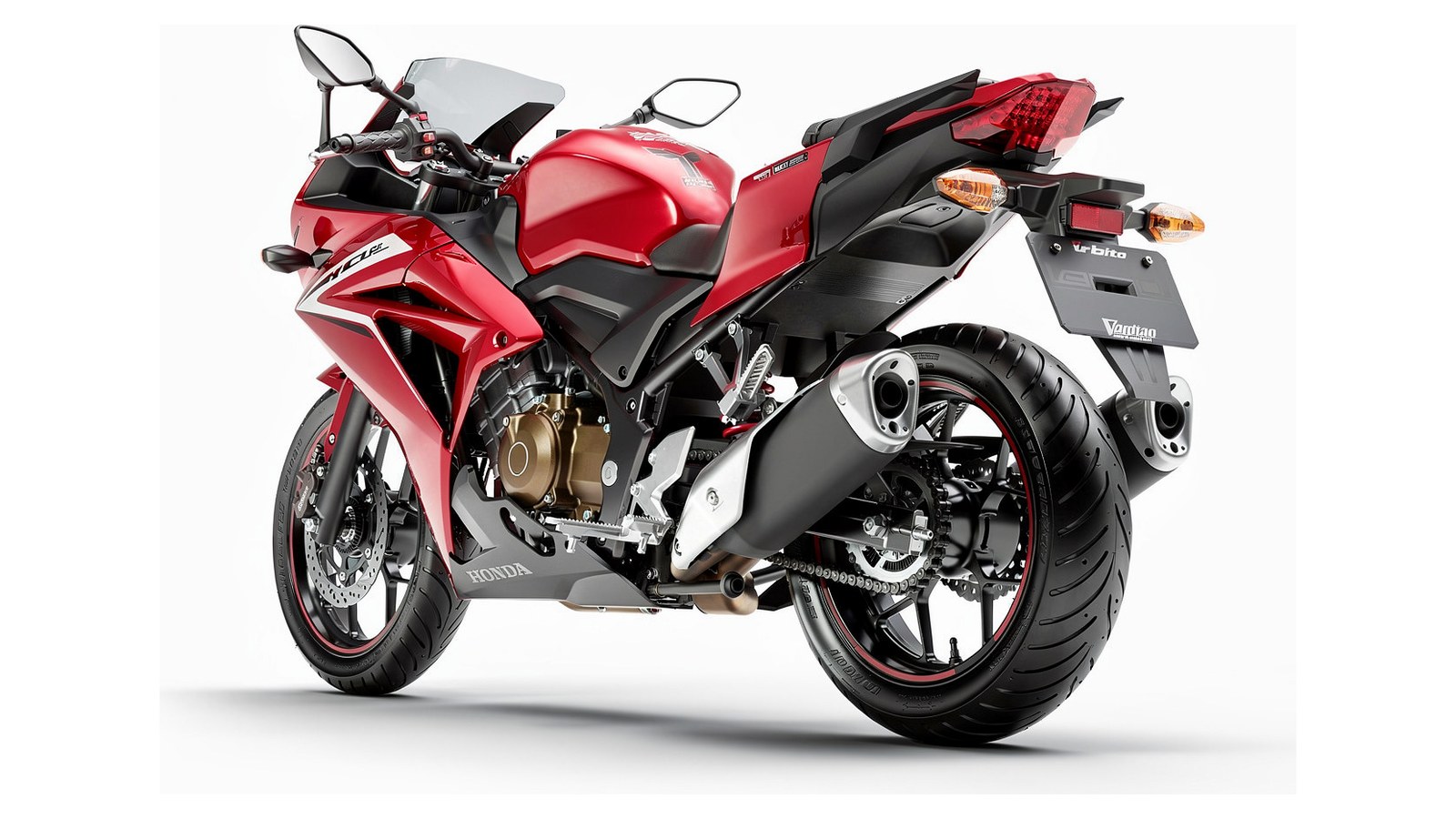 Honda CBR250R — три четверти в студийном свете