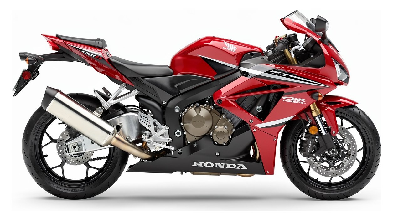 Honda CBR600RR — три четверти, крупно, чистый фон
