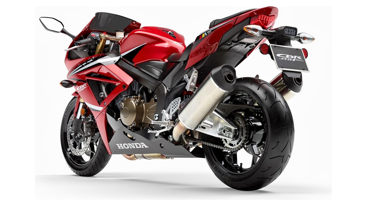 Honda CBR600RR — три четверти в студийном свете