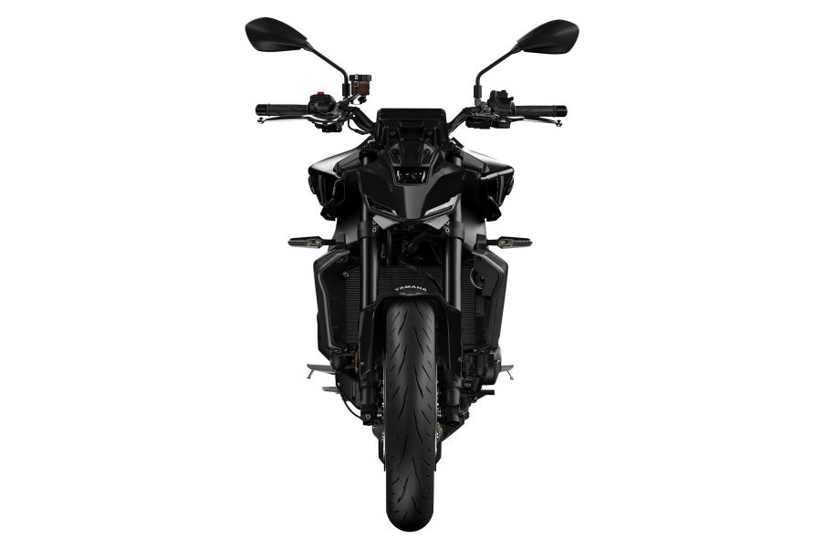 Yamaha MT-09 — три четверти в студийном свете